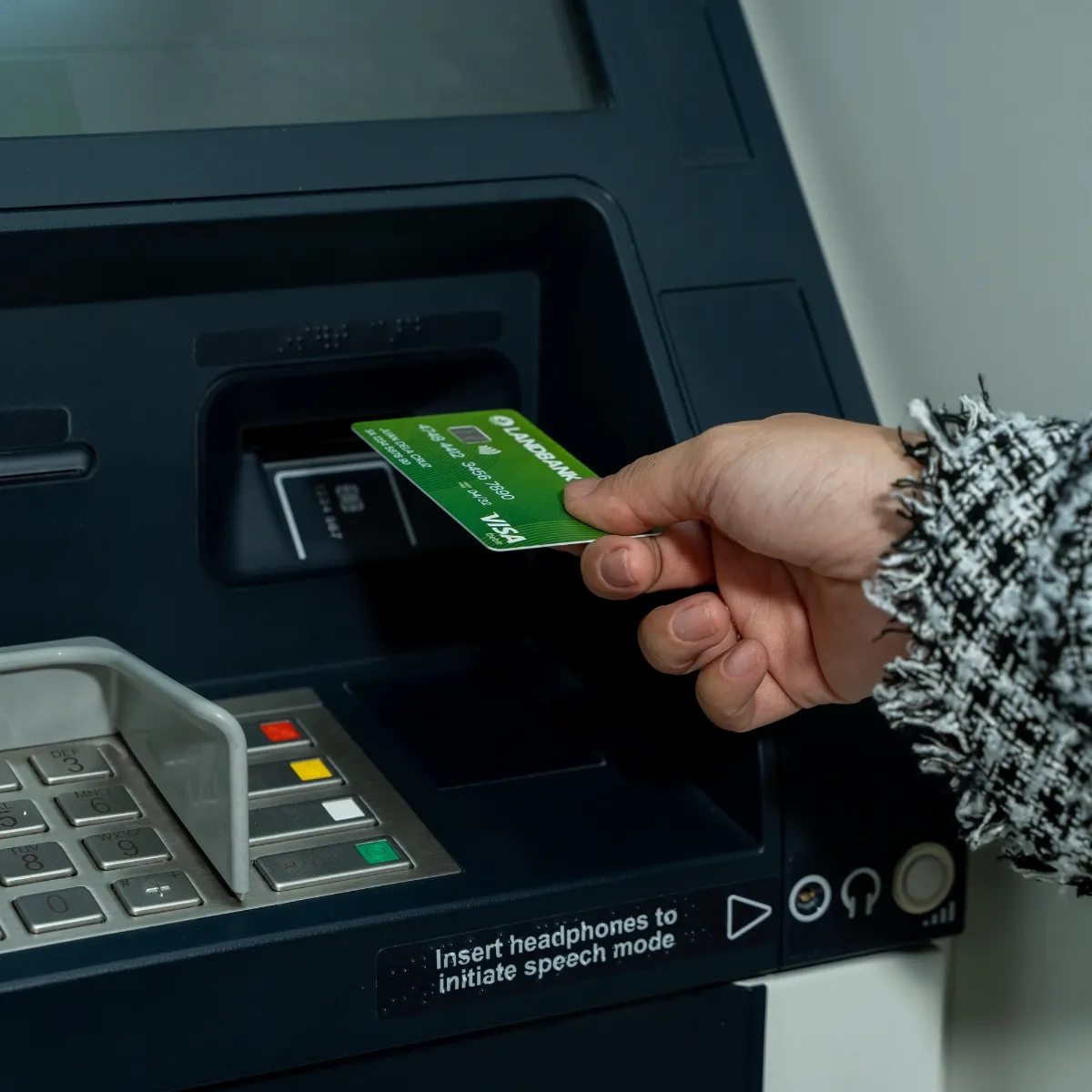 Peso EASY Check with ATM Access